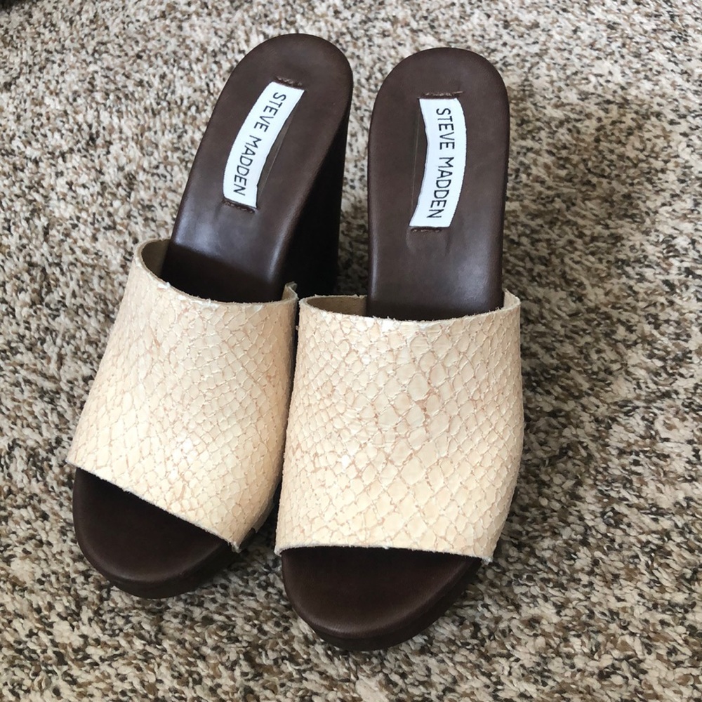 Gently worn Steve Madden slides